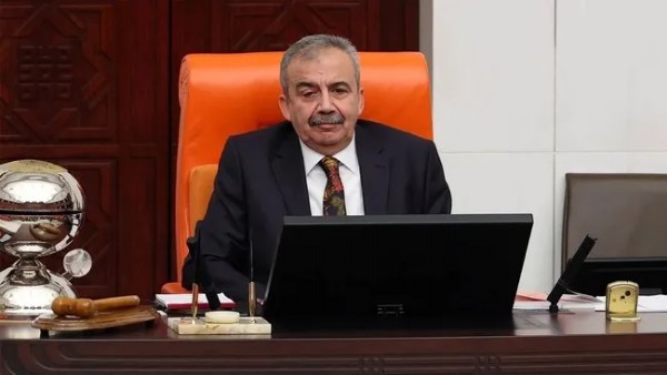 Sırrı Süreyya Önder hayatını kaybetti! Bir süredir hastanede tedavi görüyordu...